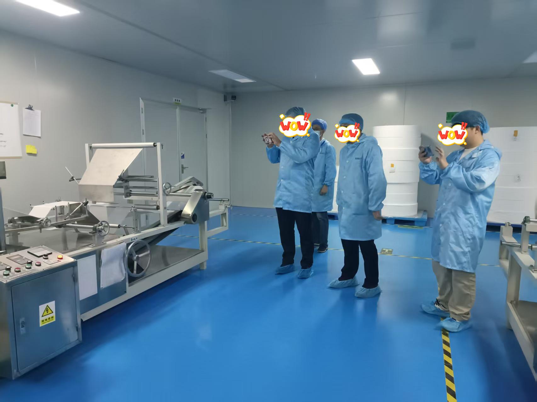 Pengarah Pembelian Pengedar Produk Kesihatan Haiwan Besar Eropah Melawat Syarikat Kami untuk Pemeriksaan dan Rundingan